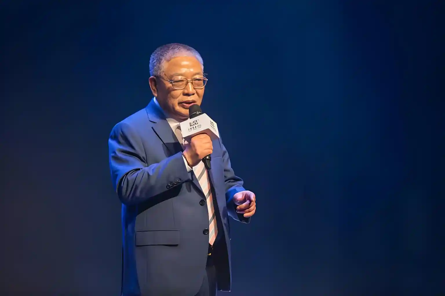 【2025.10.11】传奇落幕!管金生逝世,一代金融巨擘的昨日今朝