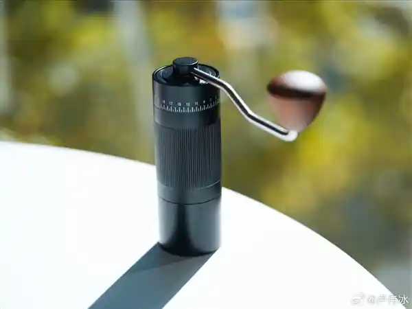 卢伟冰曝光REDMI K90邀请函:咖啡与磨豆机暗藏玄机