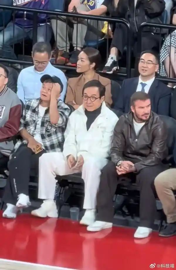 马云刘强东同用iPhone 17 Pro Max，科技大佬的最新时尚单品曝光