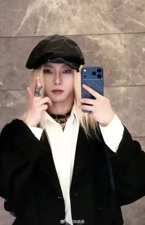 马云刘强东同用iPhone 17 Pro Max，科技大佬的最新时尚单品曝光