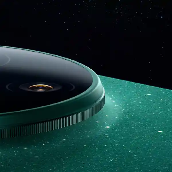 小米17 Ultra星空绿真机首曝！2D超大R角直屏刷新行业薄度纪录，Ultra系列史上最惊艳设计