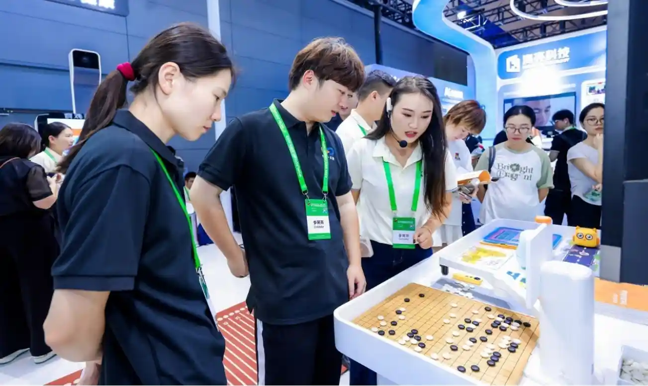 阿尔法蛋引爆2025亚洲教装展：学前教育数字化新纪元开启