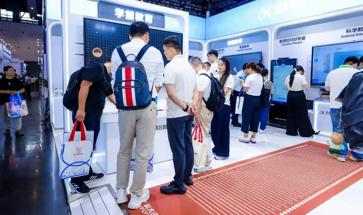 阿尔法蛋引爆2025亚洲教装展:学前教育数字化新纪元开启
