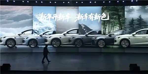 比亚迪秦家族长续航版震撼上市：210km纯电续航领跑同级，7.98万起售价引爆市场