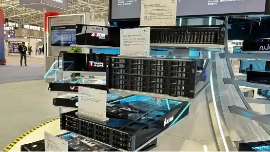 AI×鸿蒙引爆2026华为中国合作伙伴大会,拓维信息展示未来场景新可能