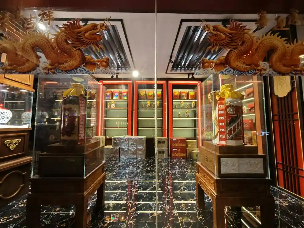 茅台高层新声破冰!70后余思明代掌董秘帅印,王莉罕见现身力破失联传闻